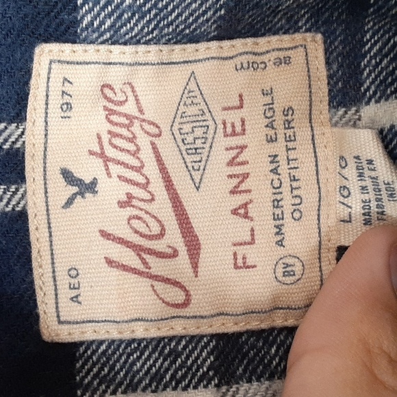 American Eagle Outfitters Plaid Cream Navy Flannel Shirt - Picture 3 of 8